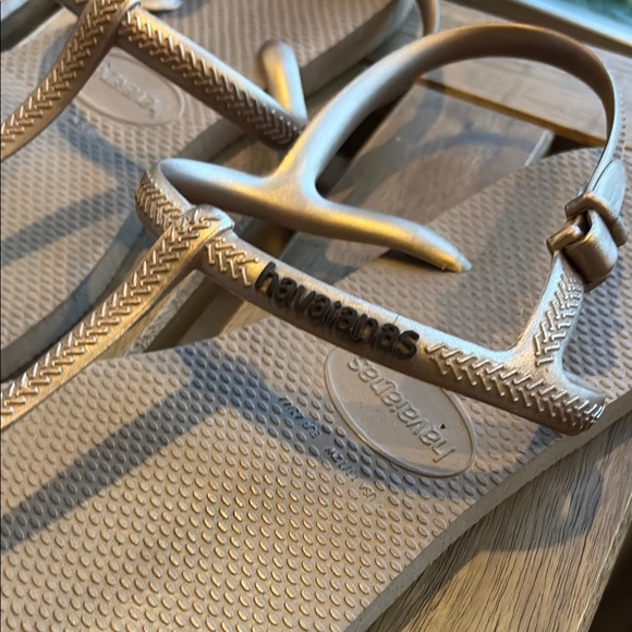 Havaianas Women's Beige/Gold Sandals - Picture 3 of 9